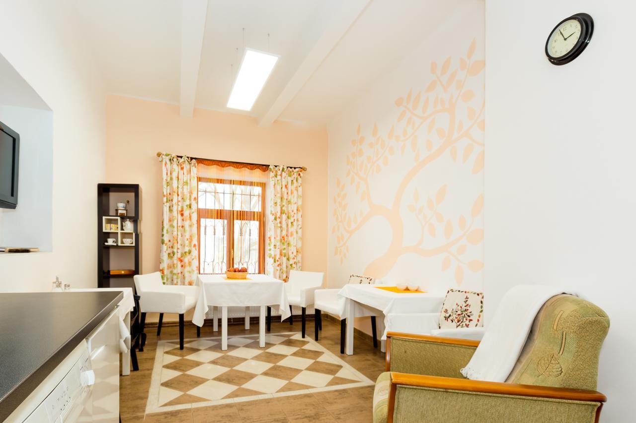 Pstrossova Vila - U Klasterni Zahrady Bechyně Buitenkant foto